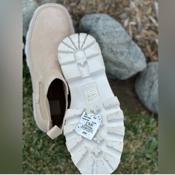 Dolce Vita Jaelyn Suede Boot - Picture 6 of 6